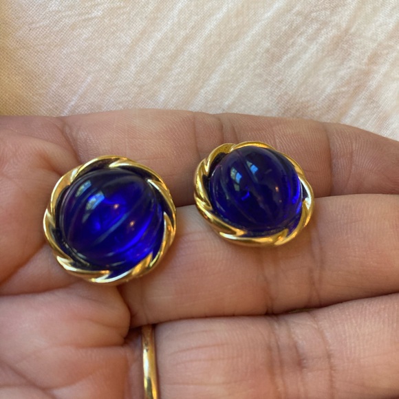 Blue Purple Molded Lucite Plastic Vintage Pierced Earrings - Picture 7 of 8